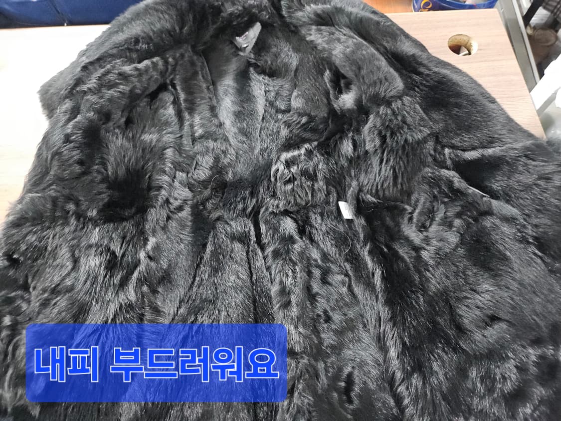 모네타 블랙 무스탕 롱 코트 마른55 상품이미지6