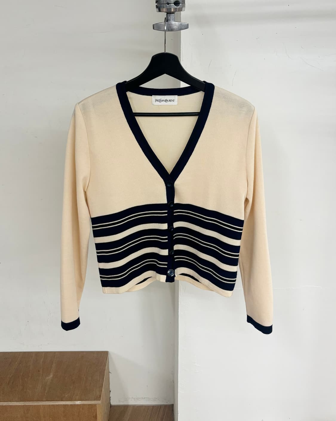 이브 생 로랑 아이보리 스트라이프 니트 가디건 상품이미지1