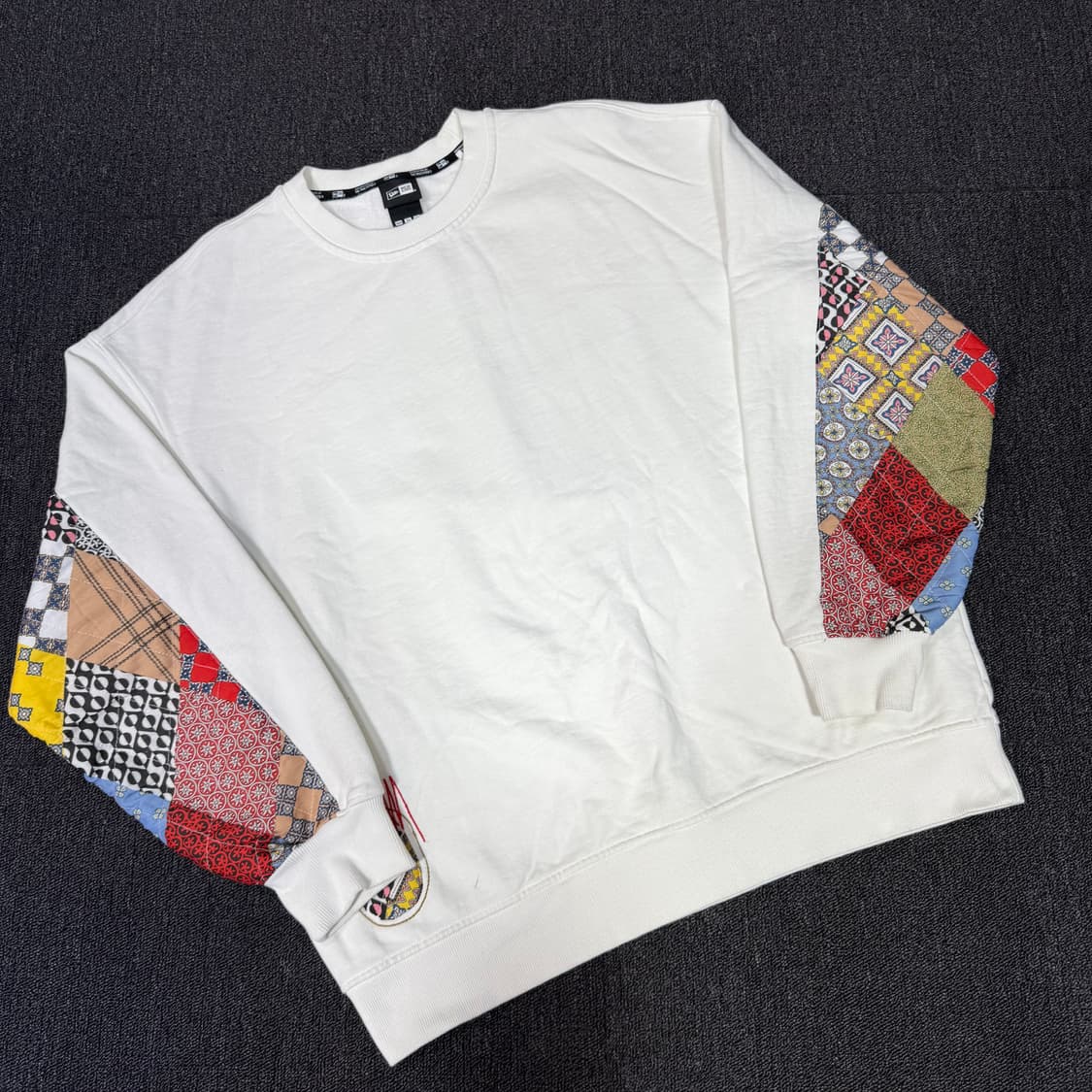 뉴에라 패치워크 크루넥 맨투맨 상품이미지3