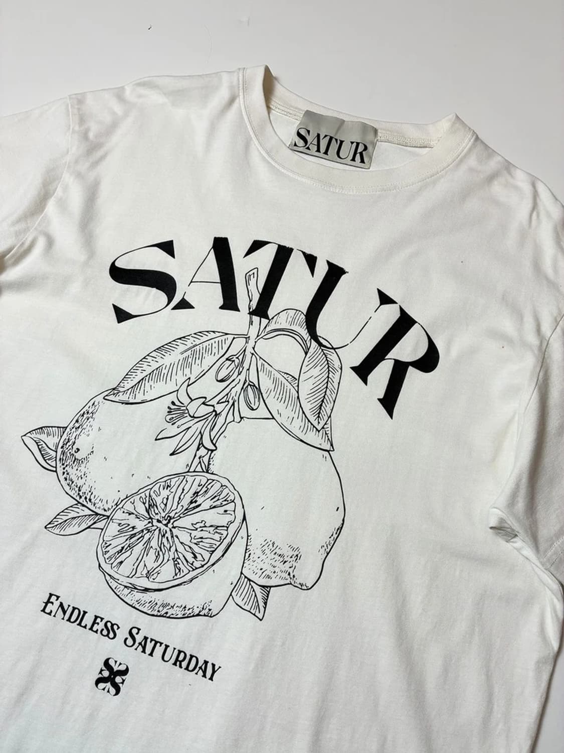 세터 SATUR 카프리시트론 드로잉 썸머 그랙픽 반팔 티셔츠 PN9700 상품이미지2