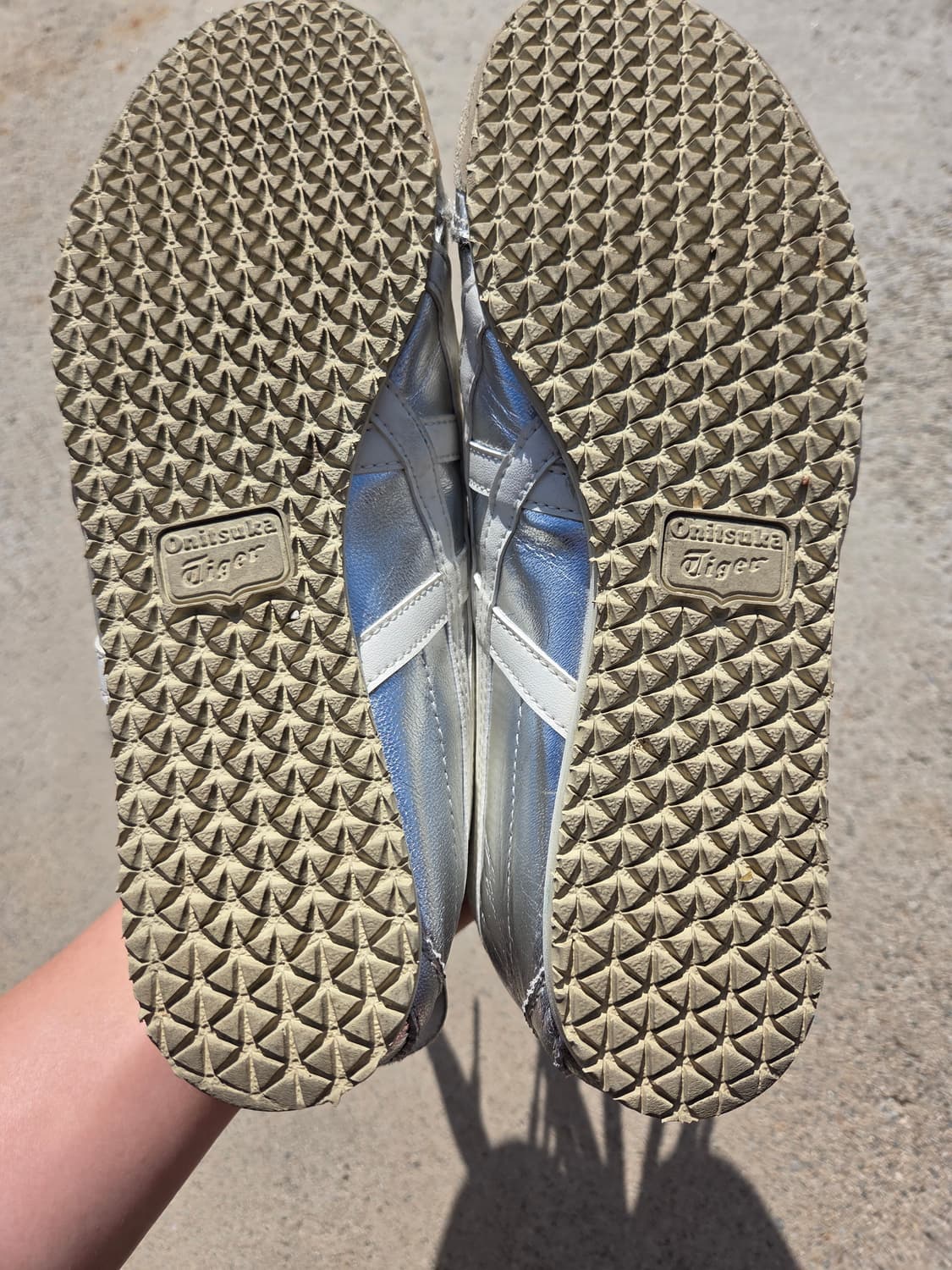 오니츠카 타이거 실버 스니커즈 245 상품이미지6