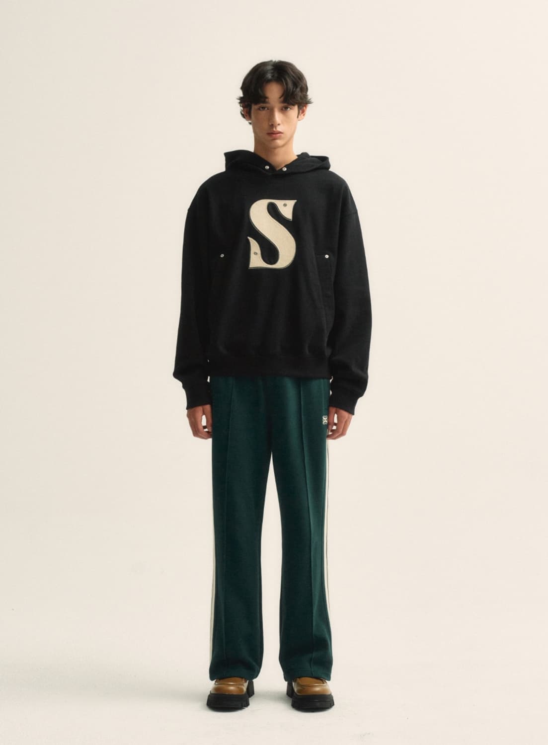 SATUR 세터 리벳 아플리케 포켓 로고 블랙 후드티 L 상품이미지2