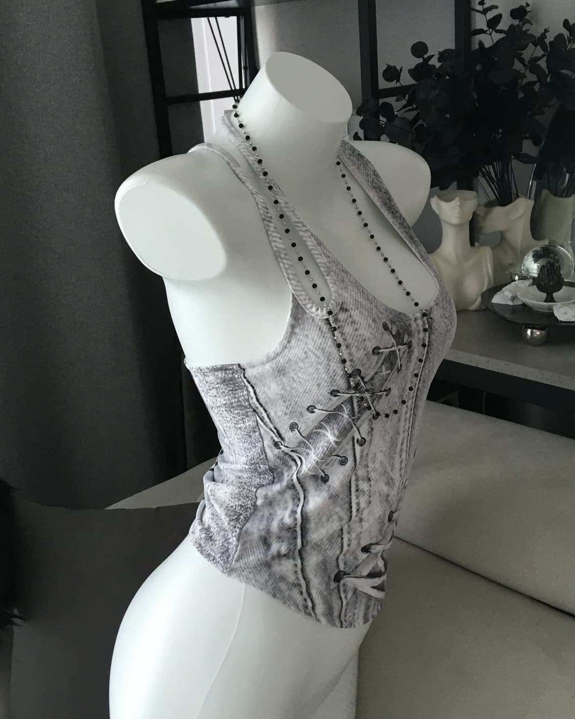 ༒ RACE UP PRINTED SLEEVELESS IVORY 상품이미지4