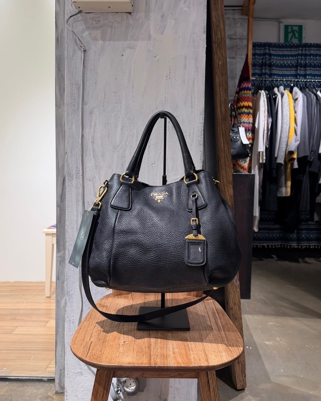 프라다 블랙 비텔로 다이노 사첼백 상품이미지2