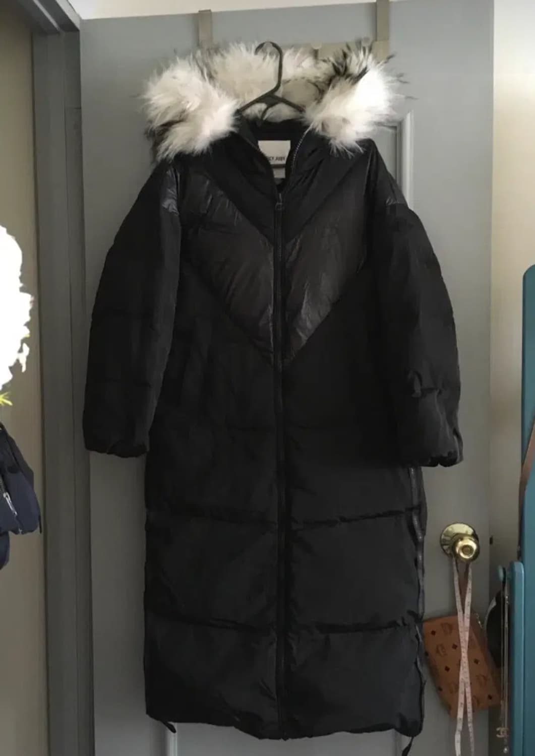 쥬시쥬디 퍼 다운 롱패딩 80사이즈 거의새거 상품이미지1