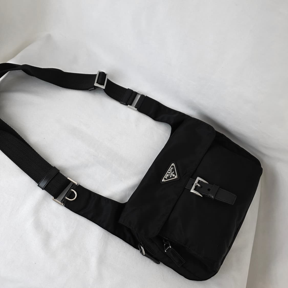 [정품 PRADA] 프라다 포코노 나일론 폴딩 크로스백 남녀공용 상품이미지10