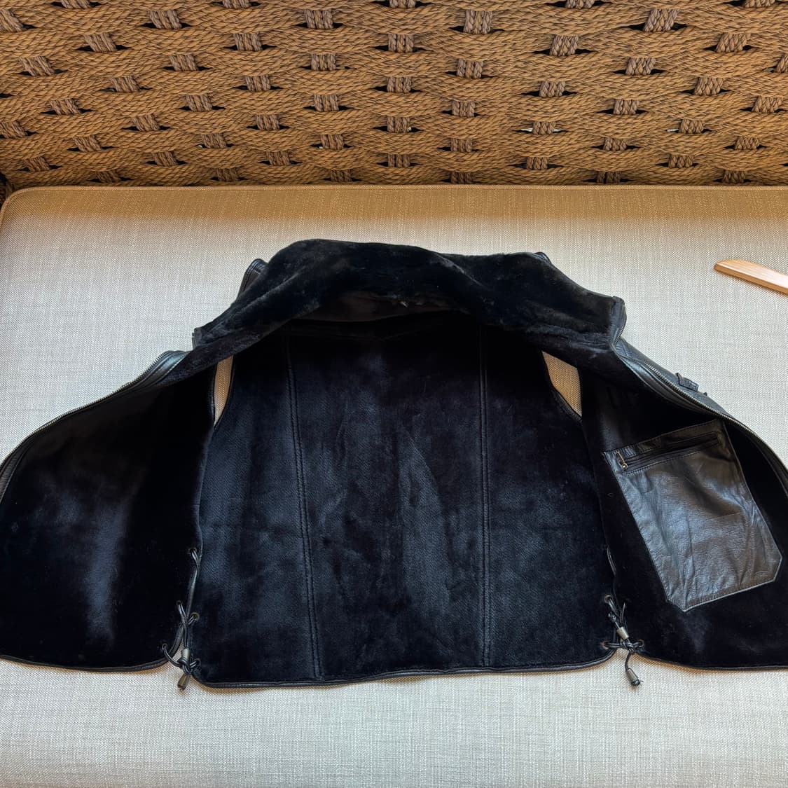 무스탕 블랙 가죽 베스트 남성 (100-105size) 상품이미지9