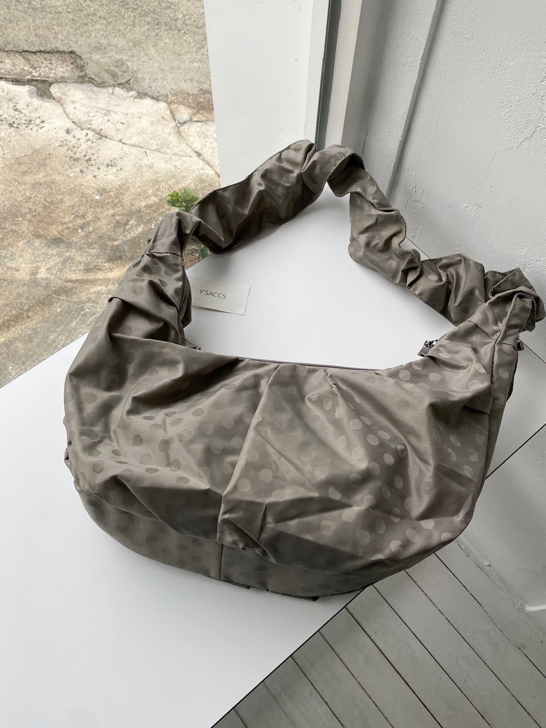 [Y’saccs] 도트 셔링 숄더백 상품이미지1
