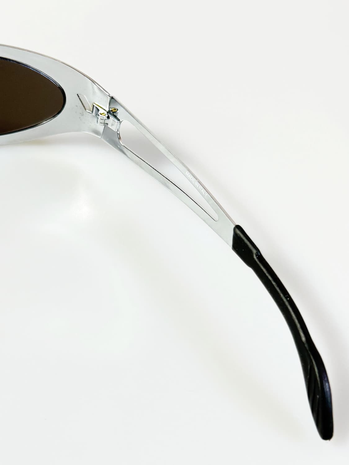 VORTEX 실버 메탈릭 오벌 프레임 빈티지 선글라스 상품이미지6