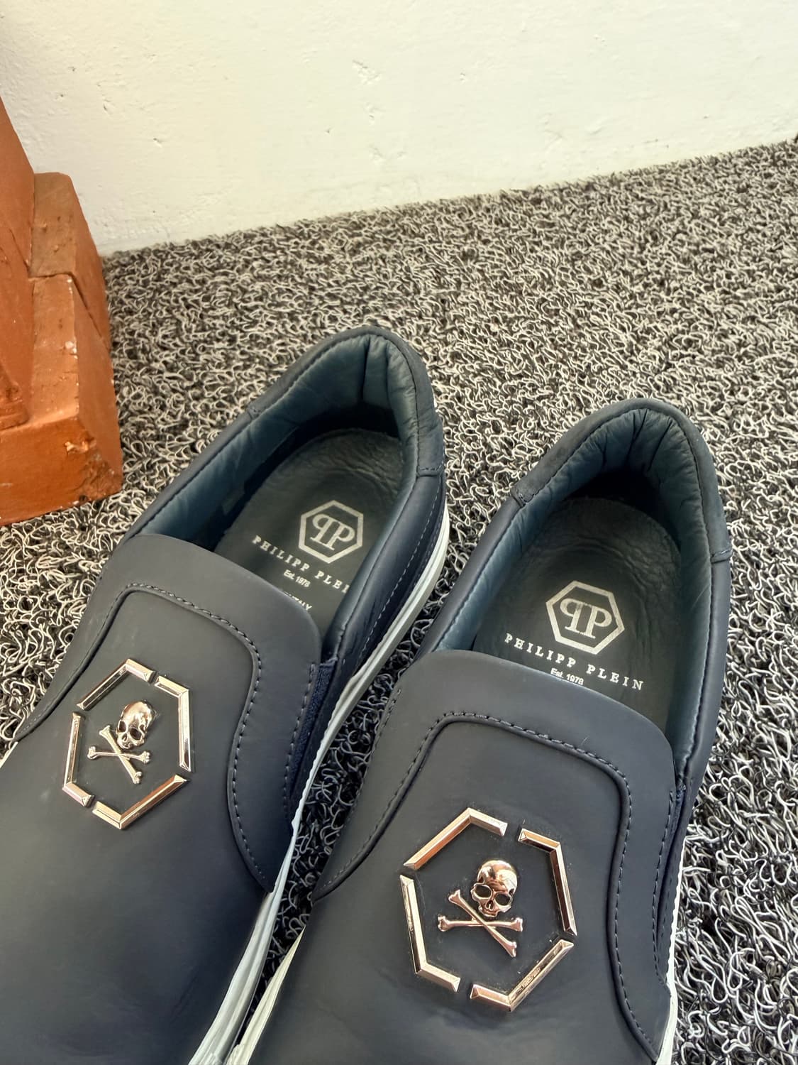 필립 플레인(Philipp Plein) 스컬 로고 슬립온 스니커즈 상품이미지1