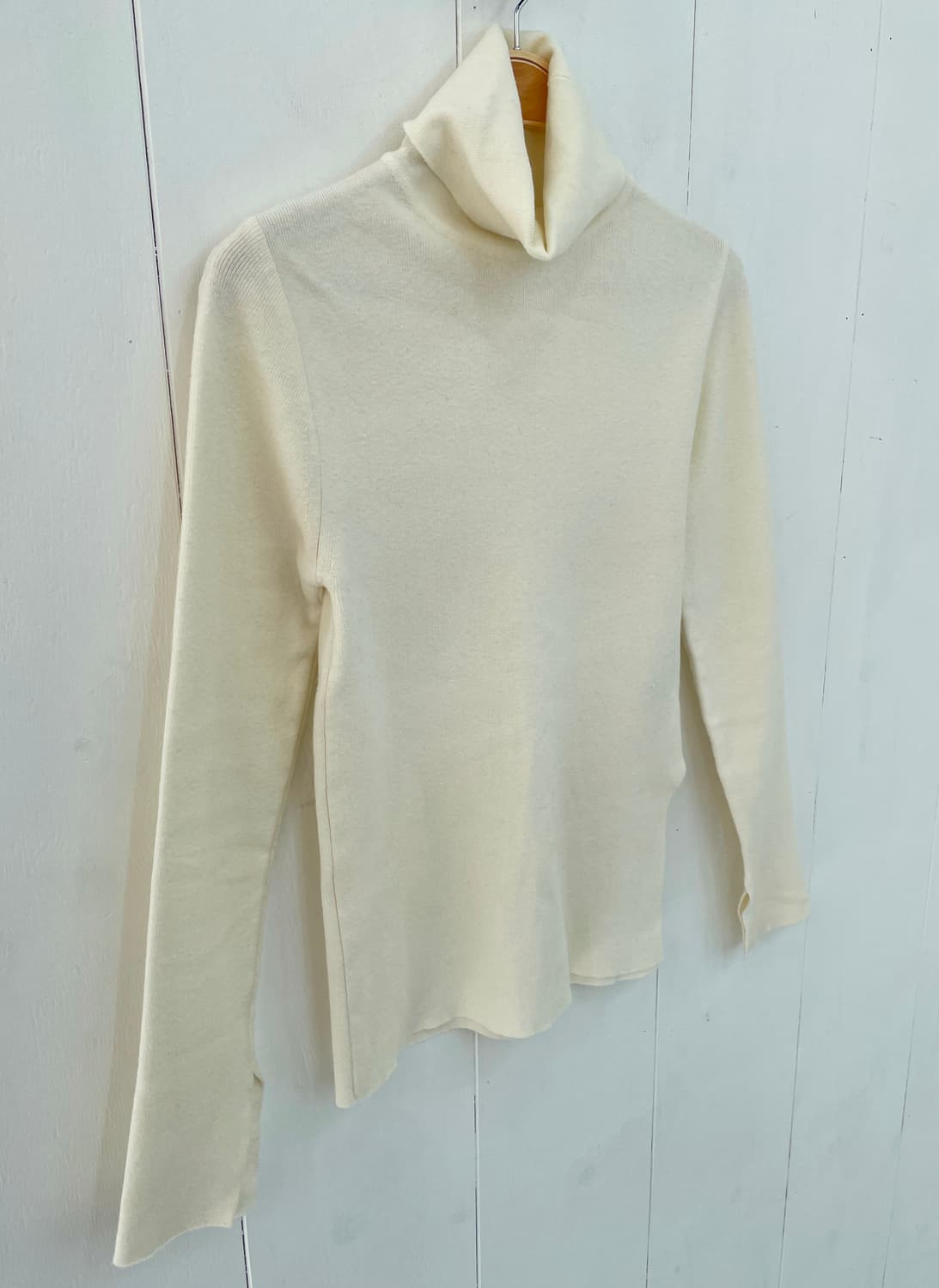 Nilby P[닐바이피] 소매 트임 터틀넥 니트 상품이미지5