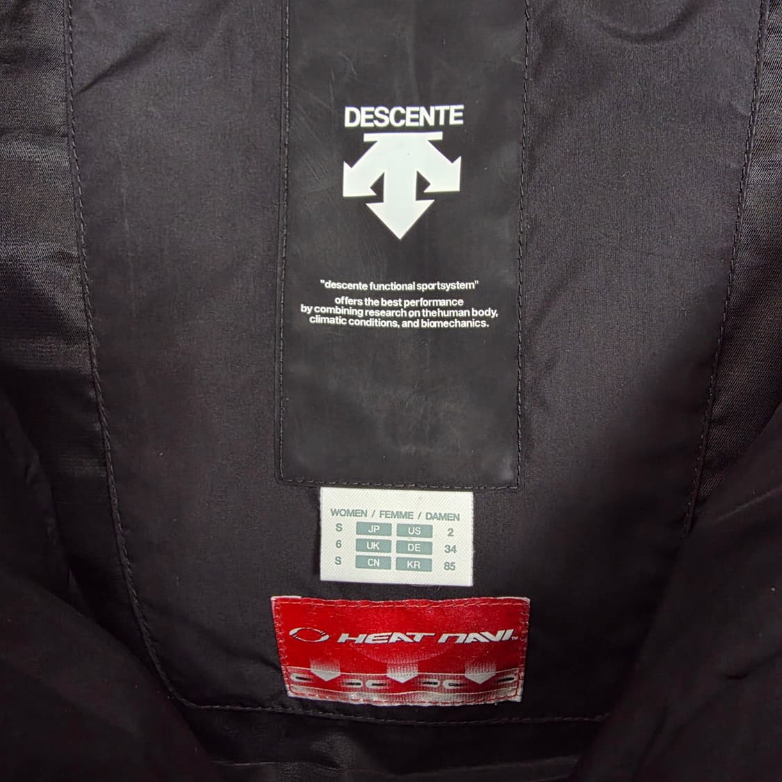 데상트 여성 히트네비 볼륨형 롱다운 패딩 85 상품이미지4