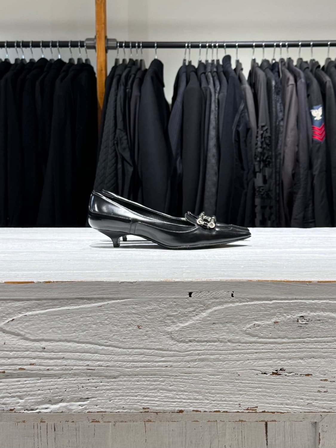 프라다 블랙 버클 포인트 토 키튼 힐 펌프스 상품이미지4