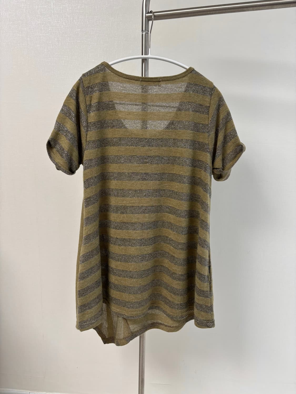 iiMK 언발란스 변형 글리터 스트라이프 반팔 티 상품이미지4