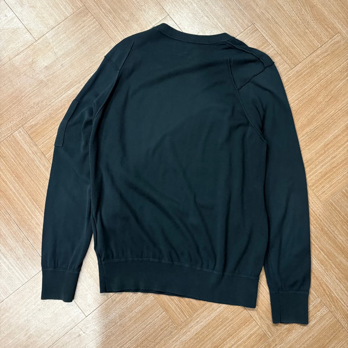 씨피컴퍼니 절개 디테일 니트 상품이미지6