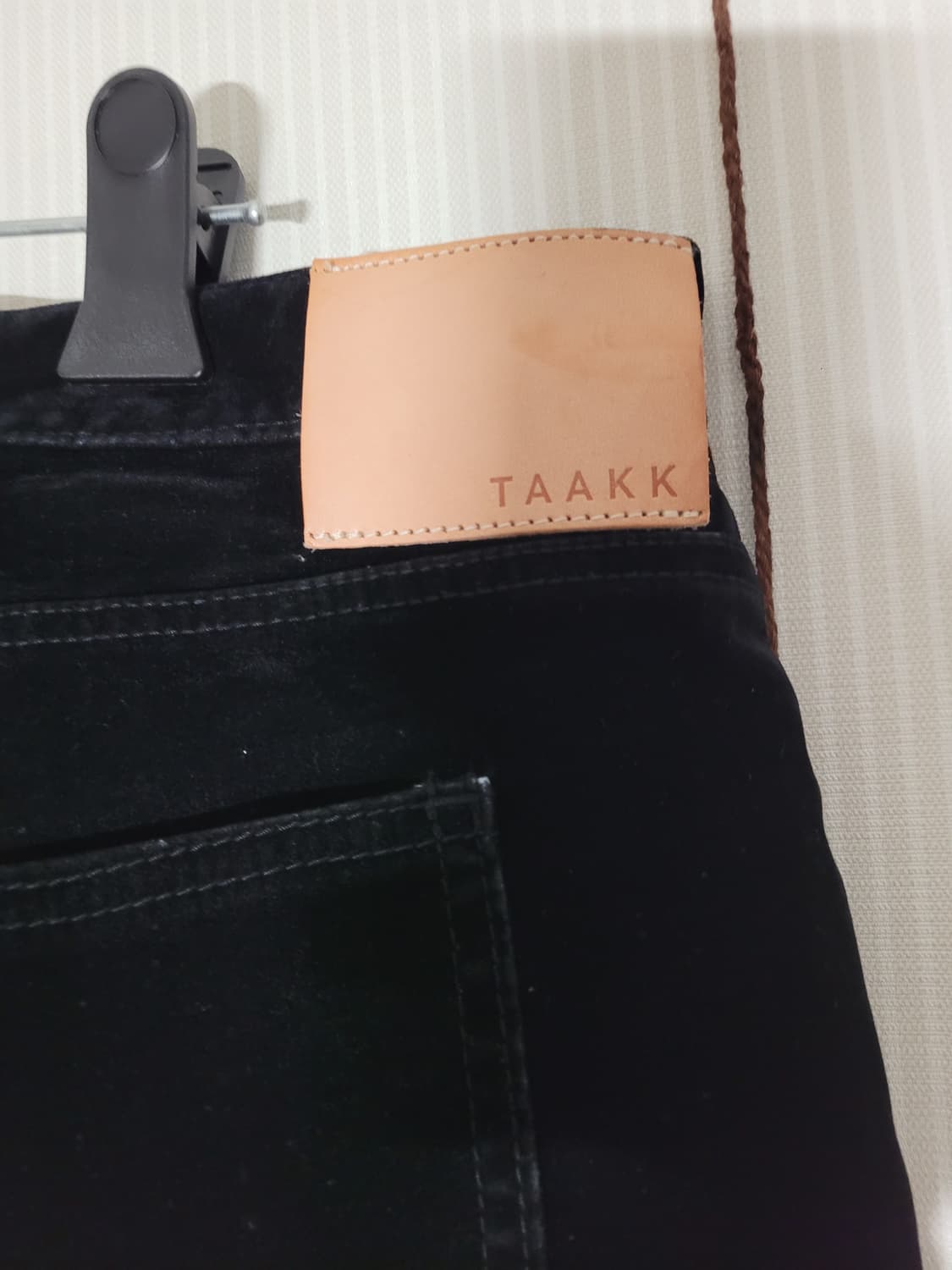 탁 블랙 벨벳 팬츠 상품이미지6