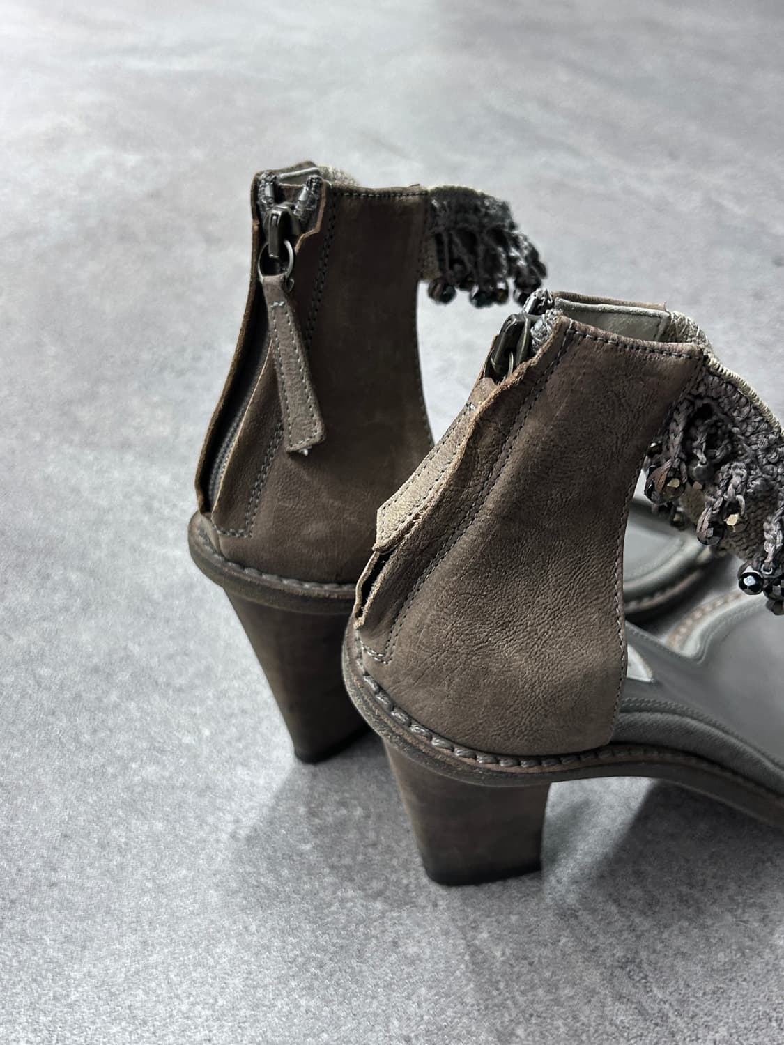 브루넬로 쿠치넬리 비즈 스트랩 샌들 힐 상품이미지5