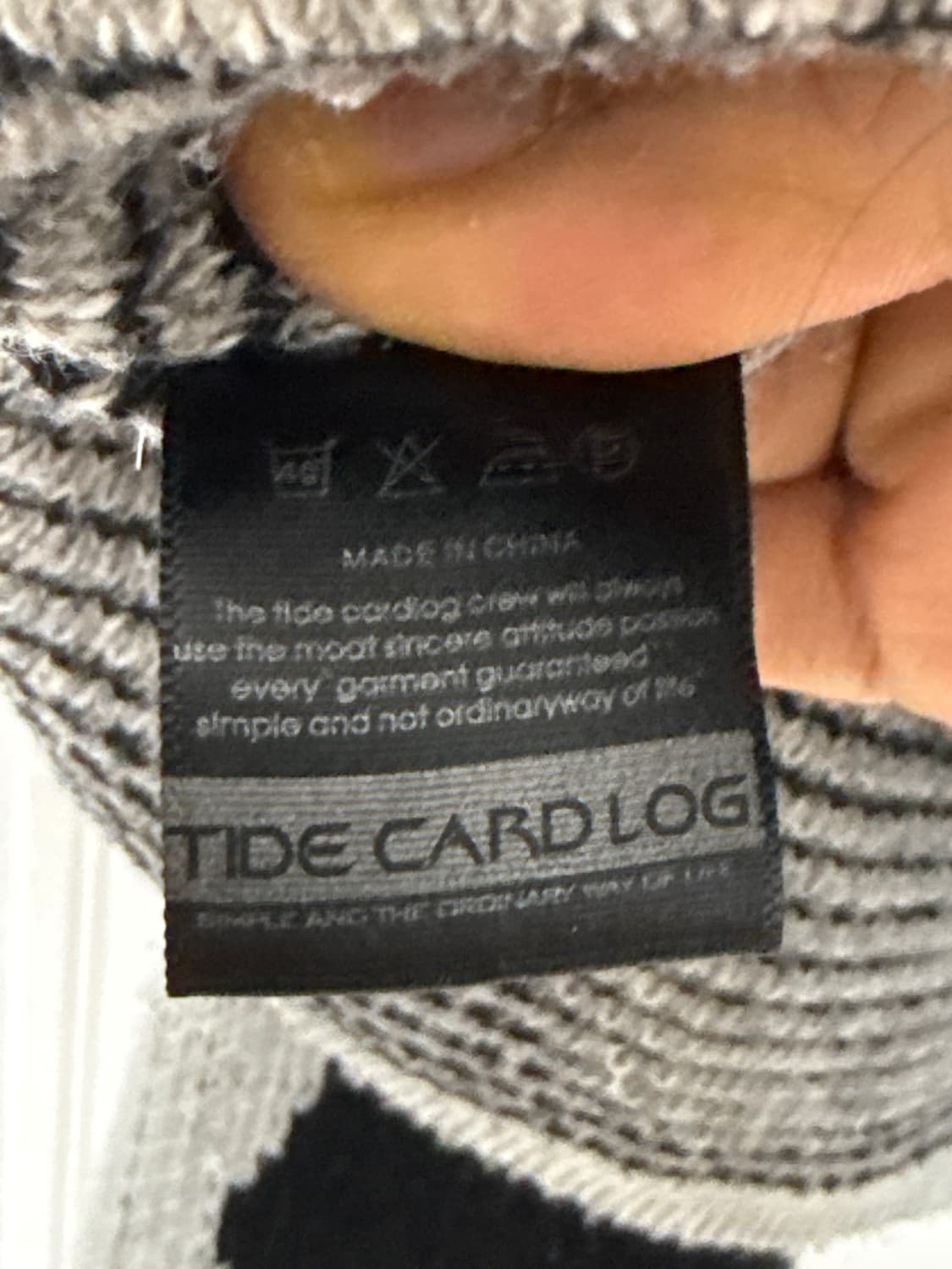 TIDE CARD LOG 블랙앤화이트 오버핏 카모 니트 상품이미지6