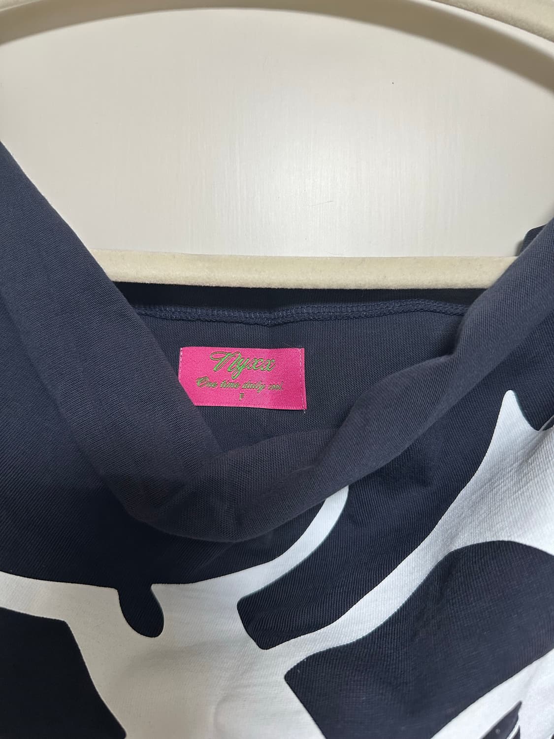 nyxx 엔와이엑스엑스 드레이프 오프숄더 탑 상품이미지2