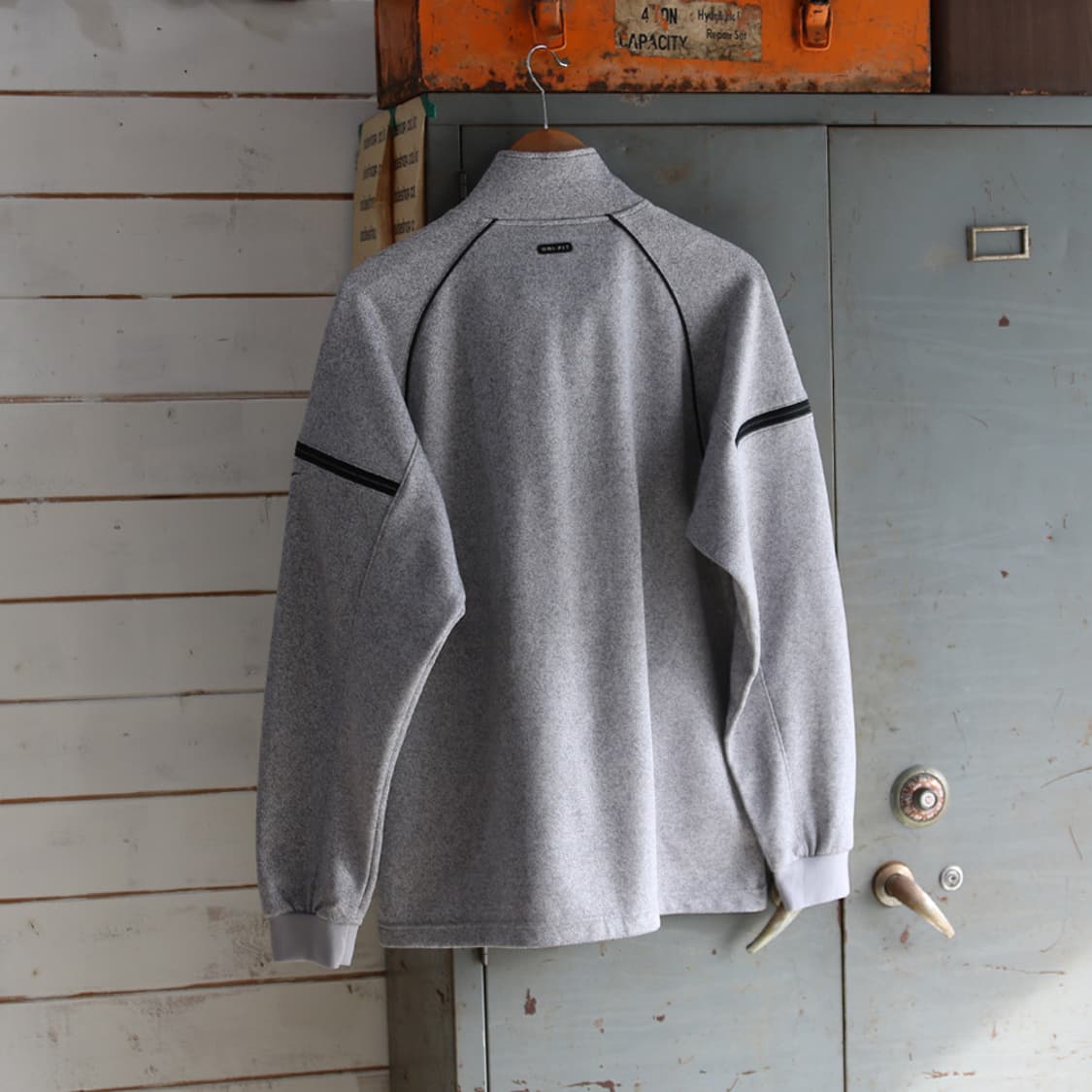 (착용컷) 나이키 올드스쿨 트랙 자켓 (남성용 100) 상품이미지2