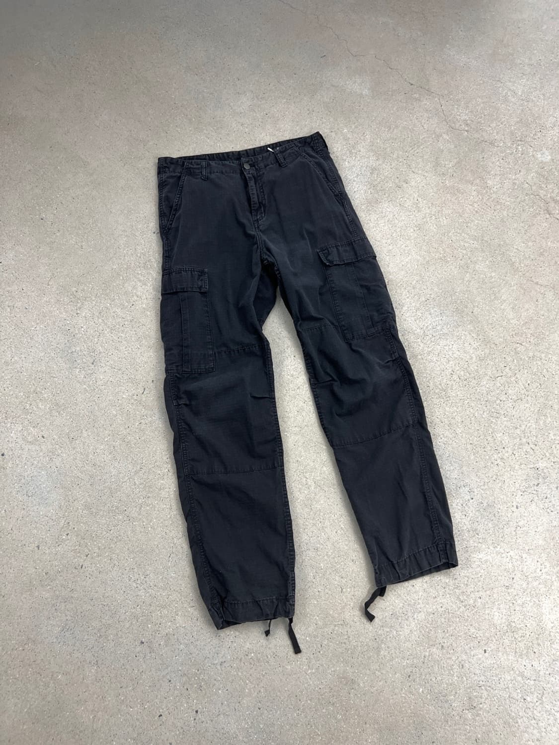 칼하트 WIP 블랙 레귤러 카고 팬츠 상품이미지5
