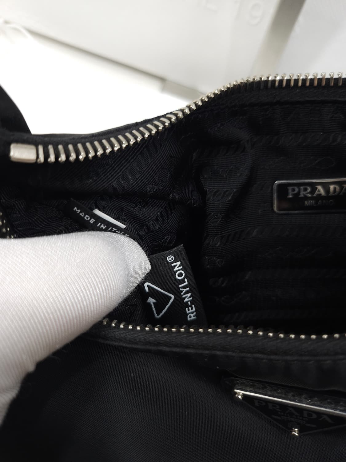 [풀구성] 프라다 리에디션 2005 리나일론 백 상품이미지6