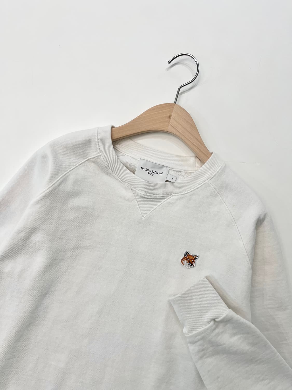 Maison Kitsune 메종키츠네 폭스패치로고 아이보리컬러 맨투맨 상품이미지4