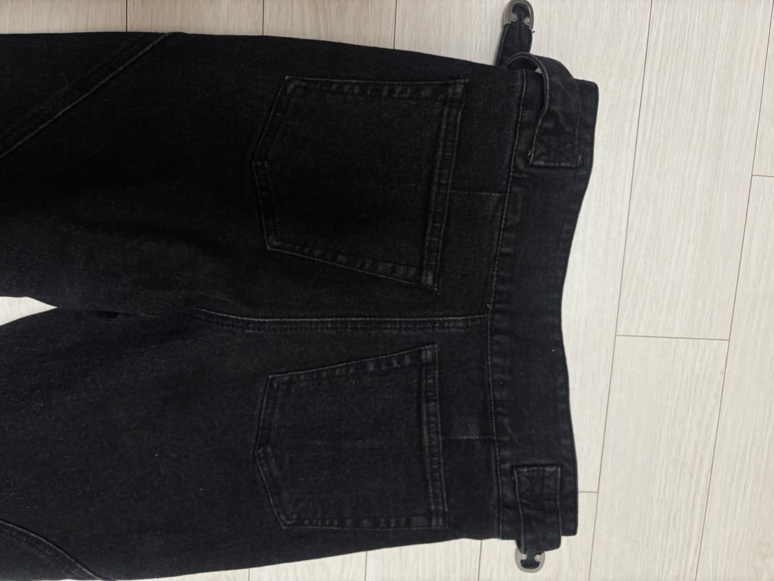 앤더슨벨 22 F/W 컬렉션 컷아웃 팬츠 상품이미지5