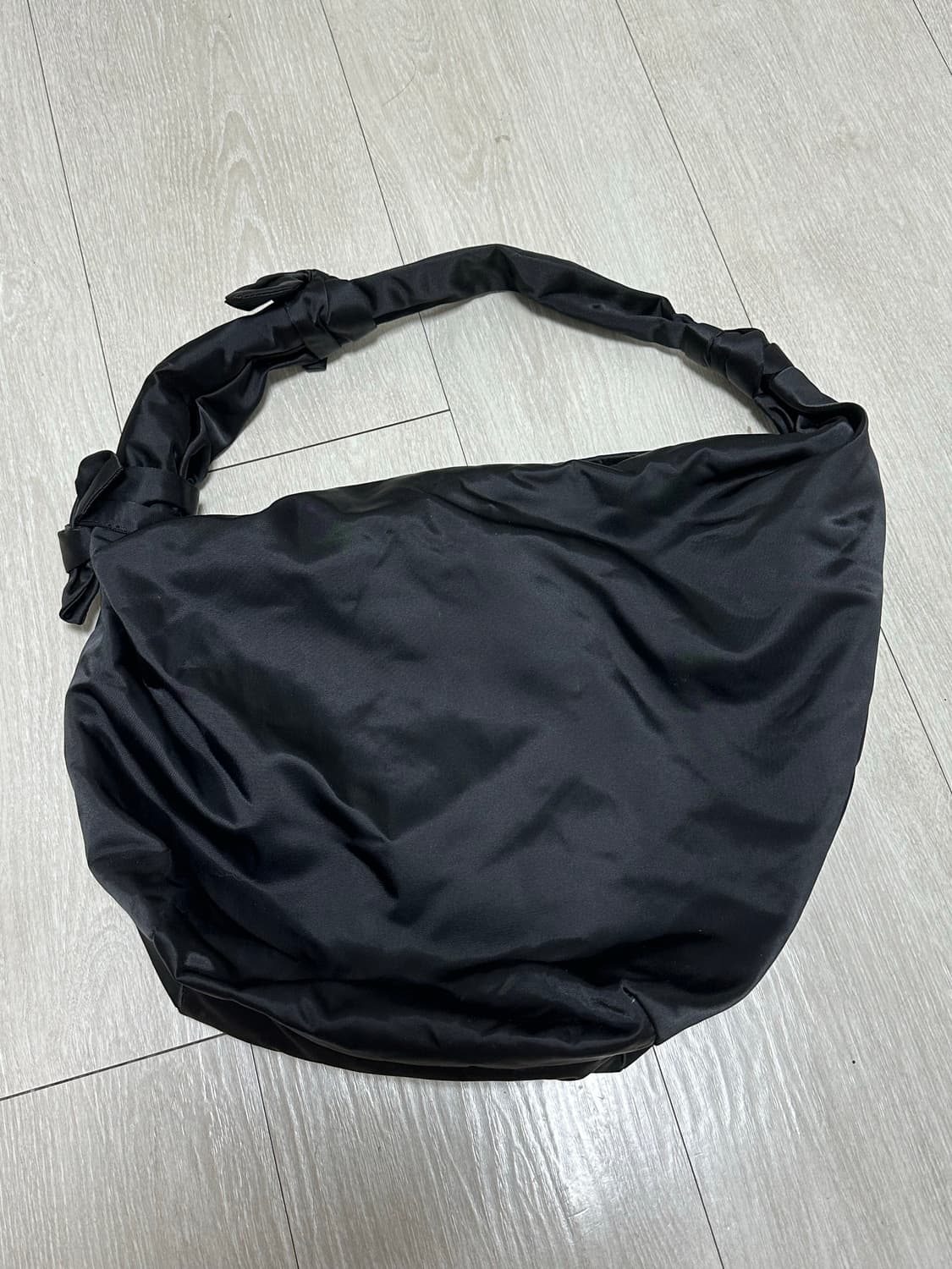 코스 나일론 히치 숄더백 블랙 상품이미지2