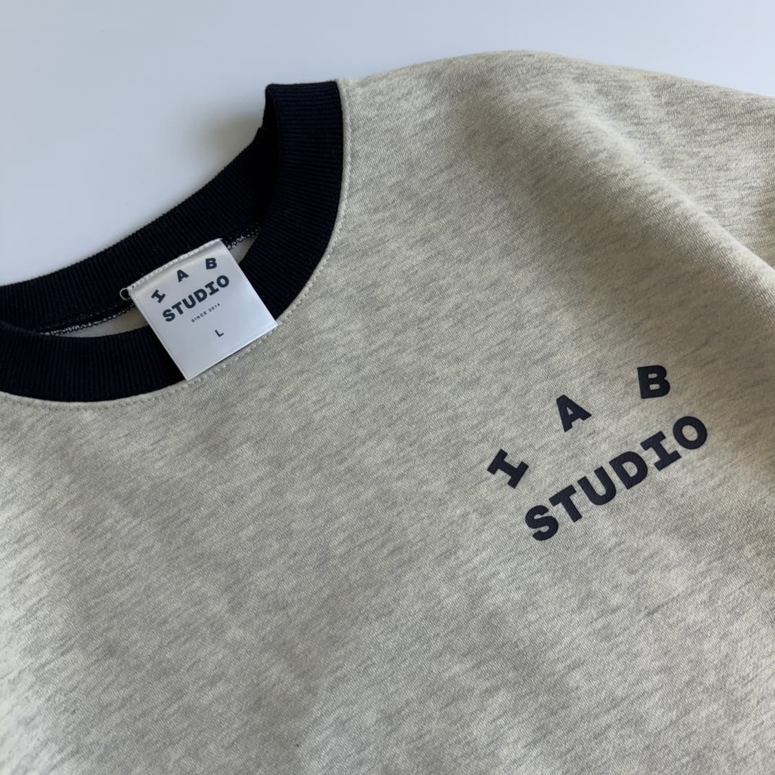 IAB studio  아이앱 스튜디오 오트밀 그레이 맨투맨  상품이미지4