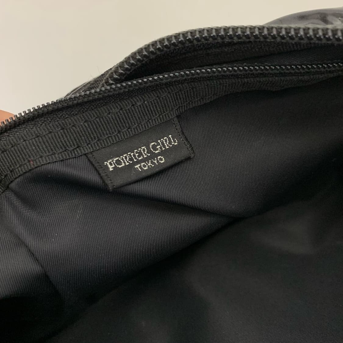 요시다 포터 블랙 유광 에나멜 크로스백 상품이미지9