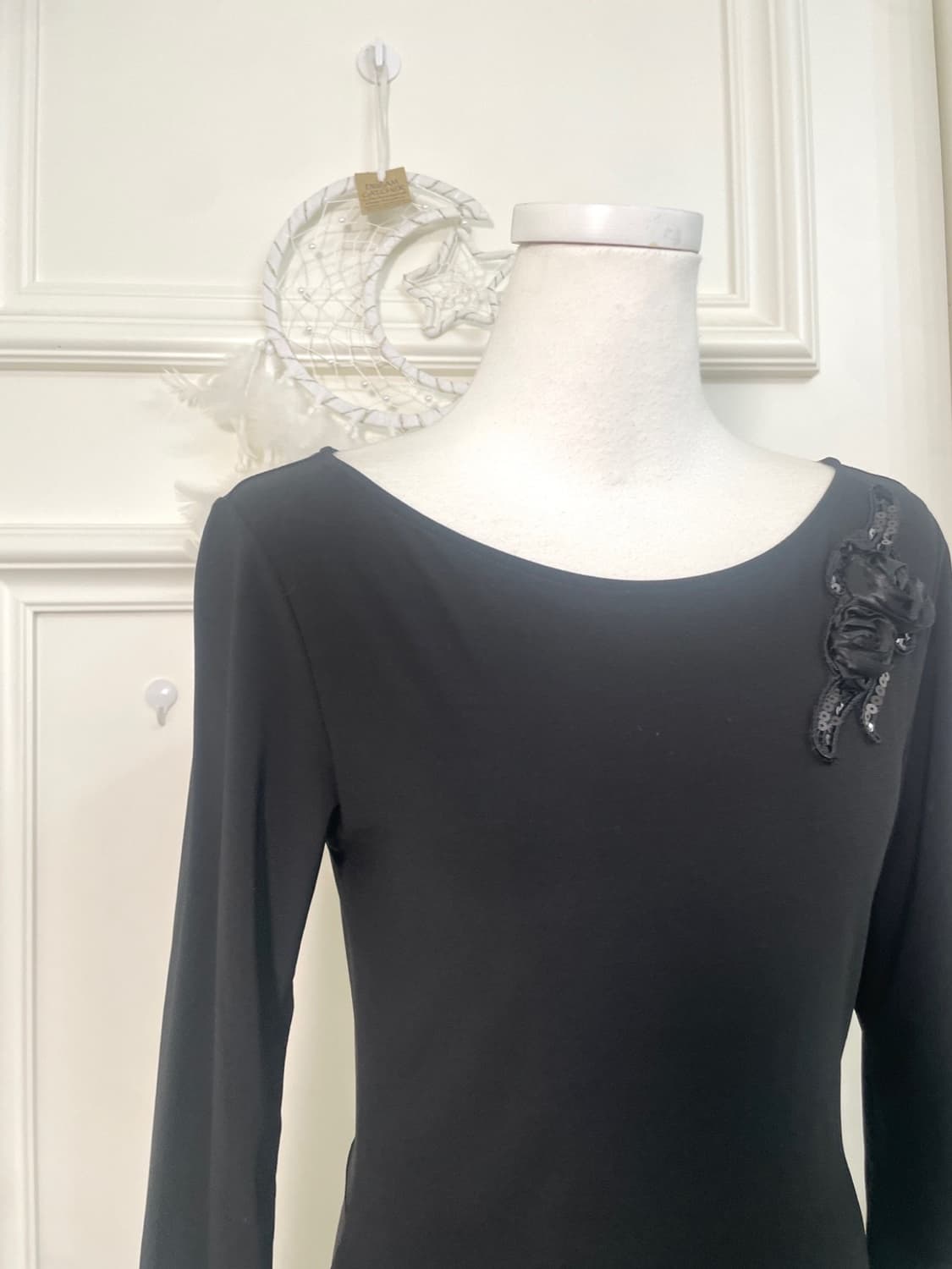 black rose detail ruffle side slit top 상품이미지6