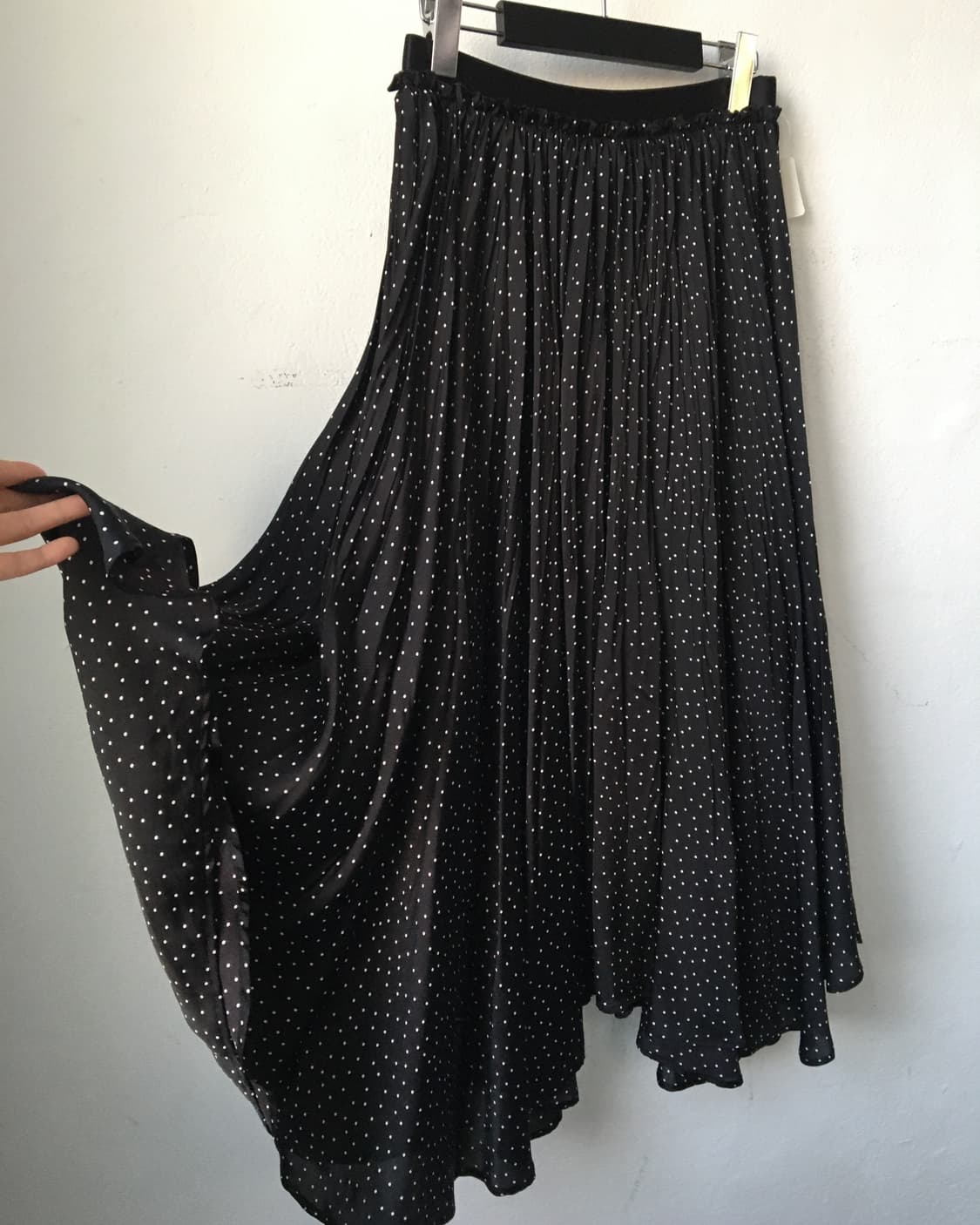 Dot pattern unbalanced pleats skirt 상품이미지3