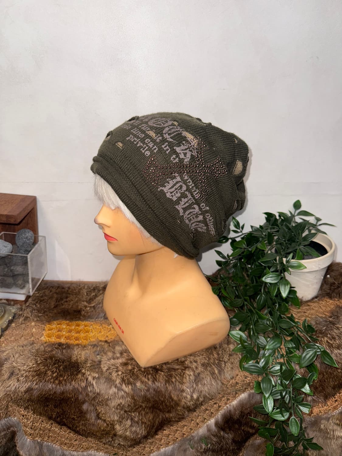 Khaki beige grunge damage lettering 비니 상품이미지1