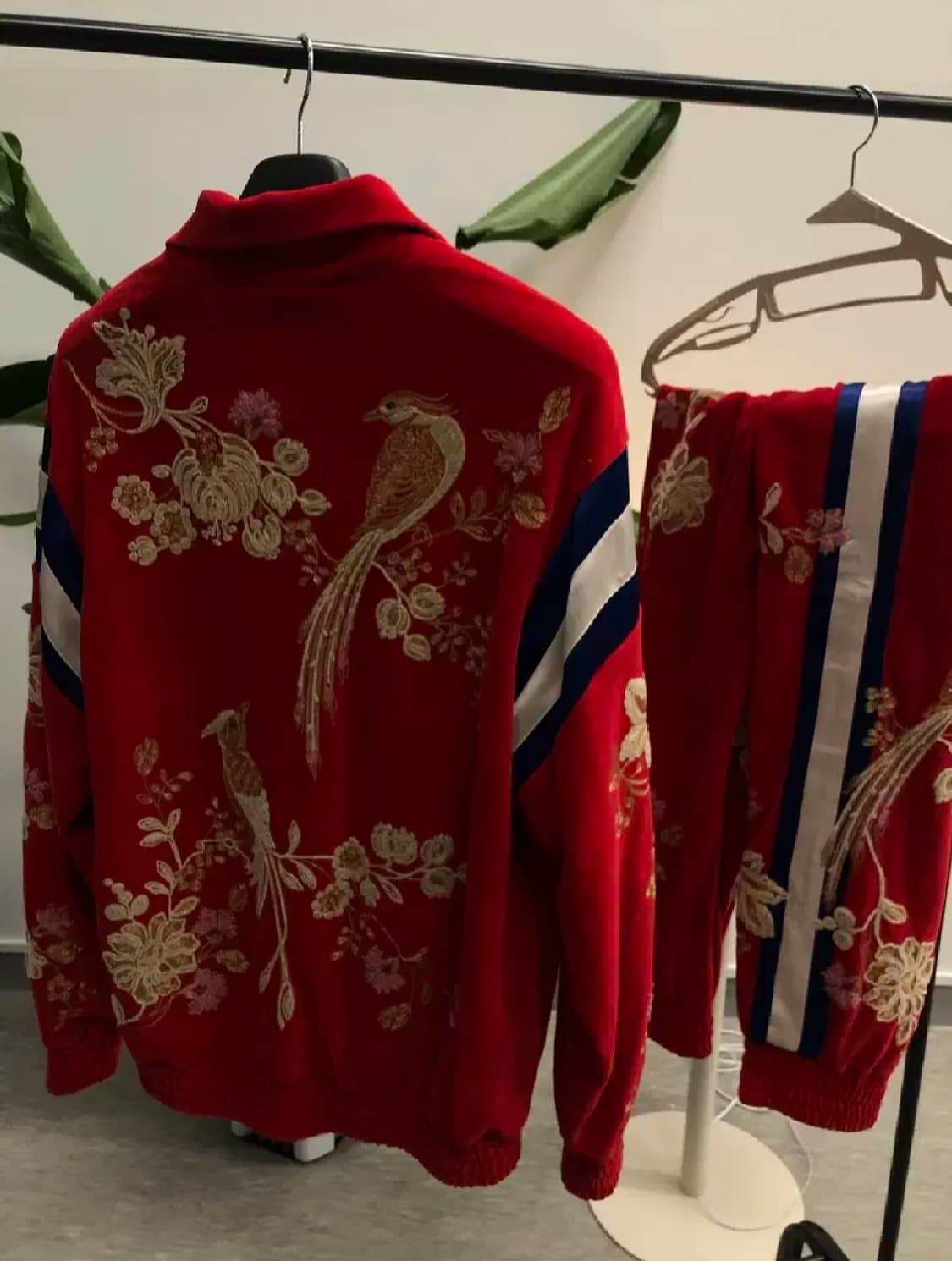 구찌 디아이 디자이너 콜라보 자수 트레이닝 셋업 백화점판 한글택
 상품이미지3