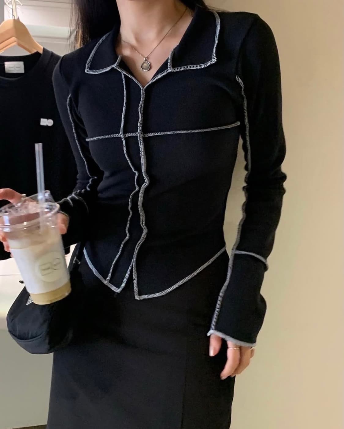 르에브 블랙 스티치 포인트 티셔츠 상품이미지1