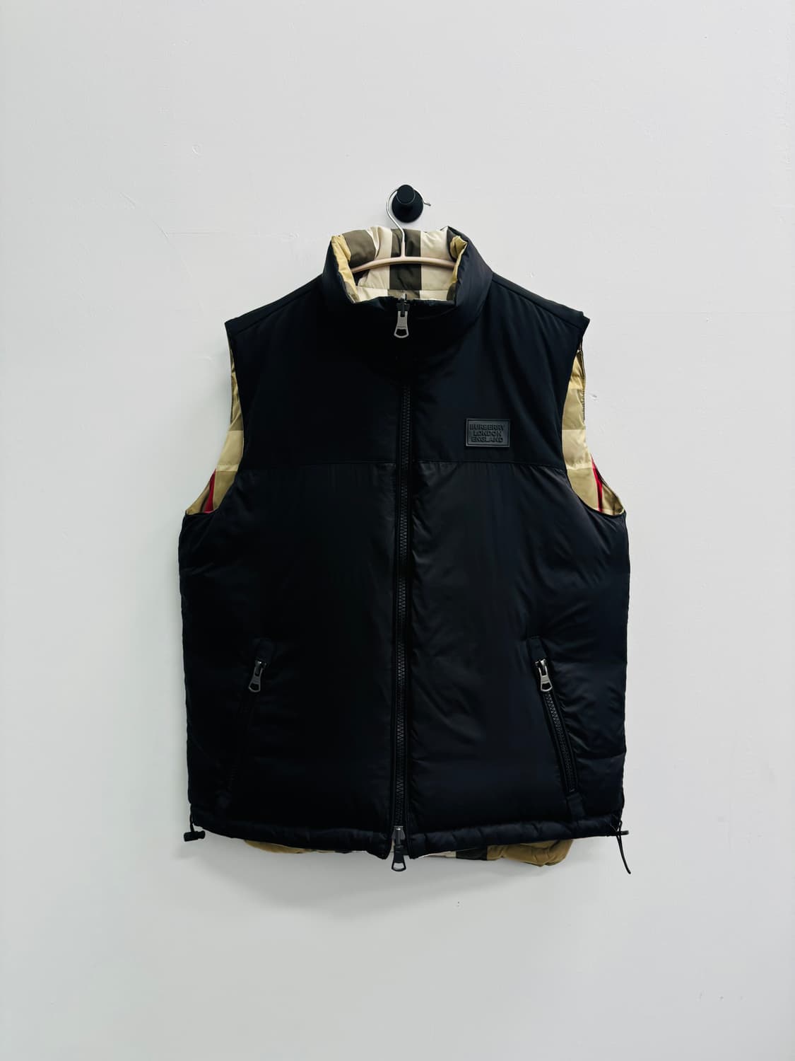 버버리(BURBERRY) 리버시블 체크 & 블랙 패딩 베스트 상품이미지3