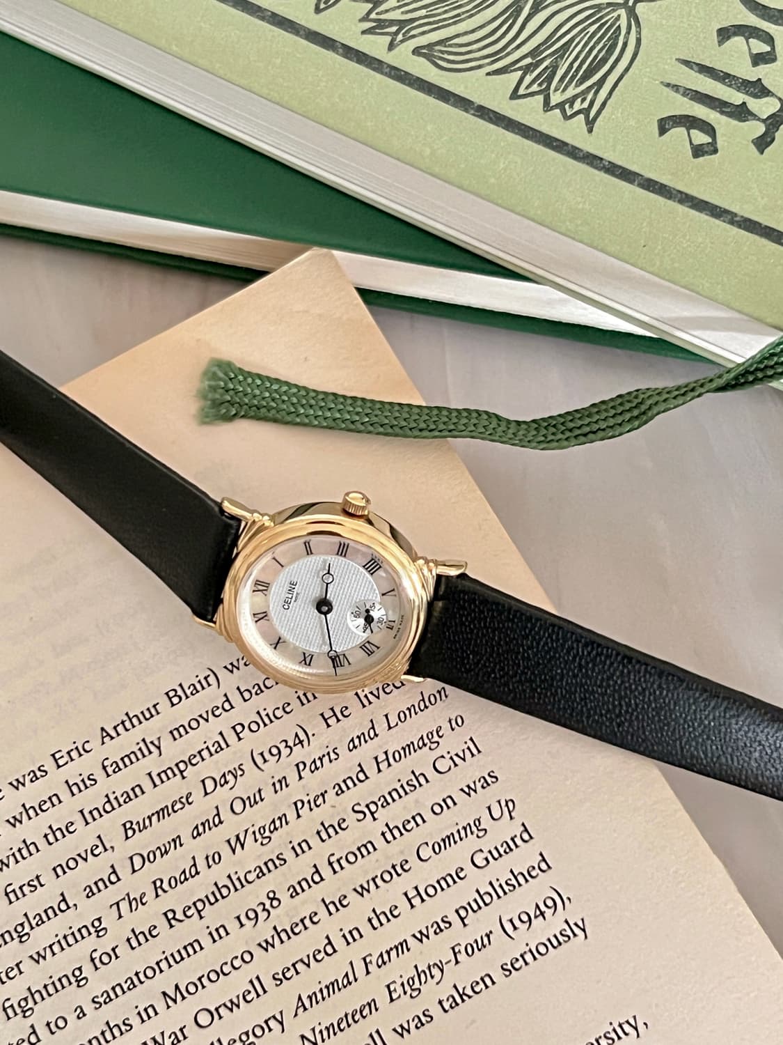 CELINE  셀린느 스몰세컨드 골드 라운드 시계  상품이미지4