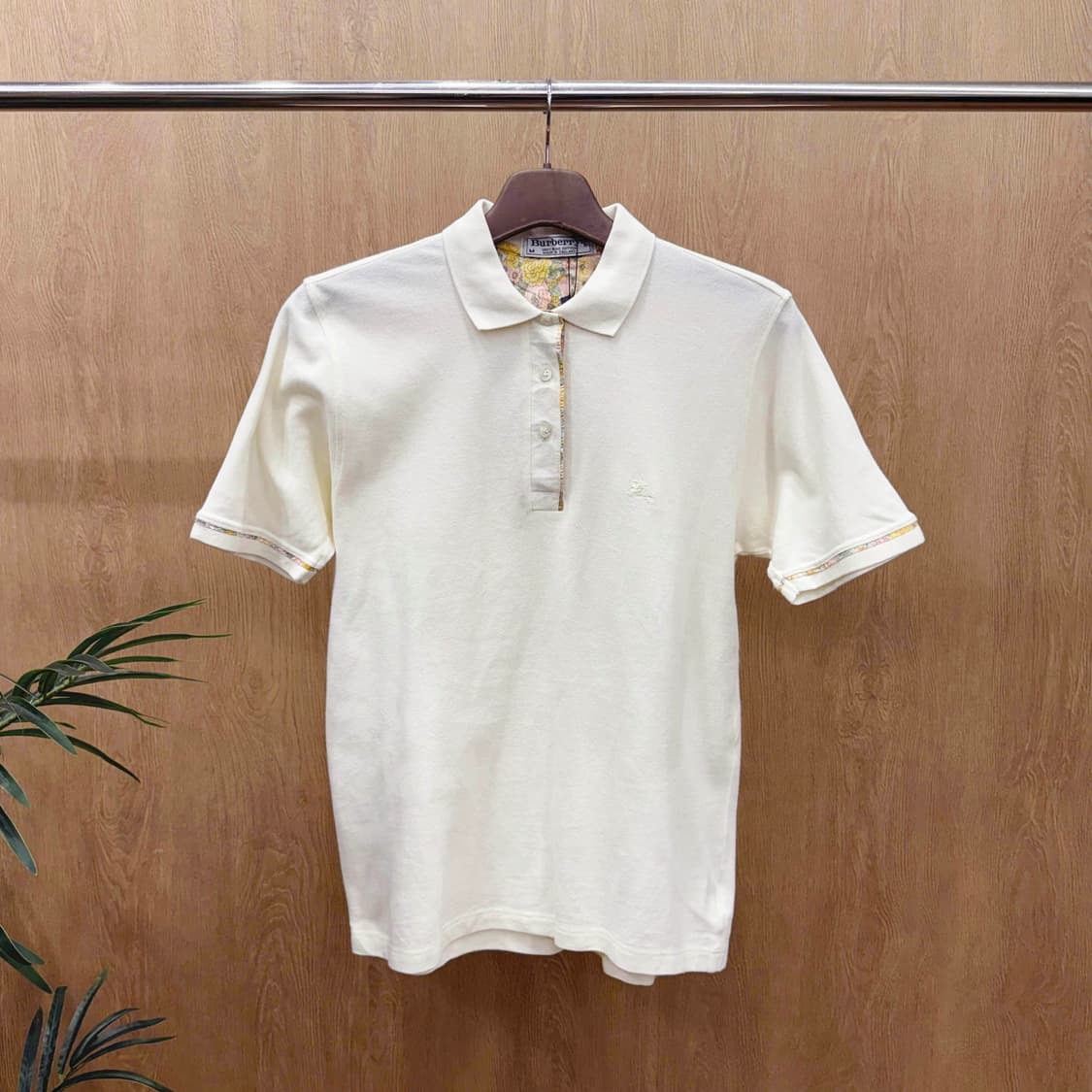 버버리 90'S 클래식 카라 반팔 티셔츠 플로럴 체크 디테일 아이보리 상품이미지1