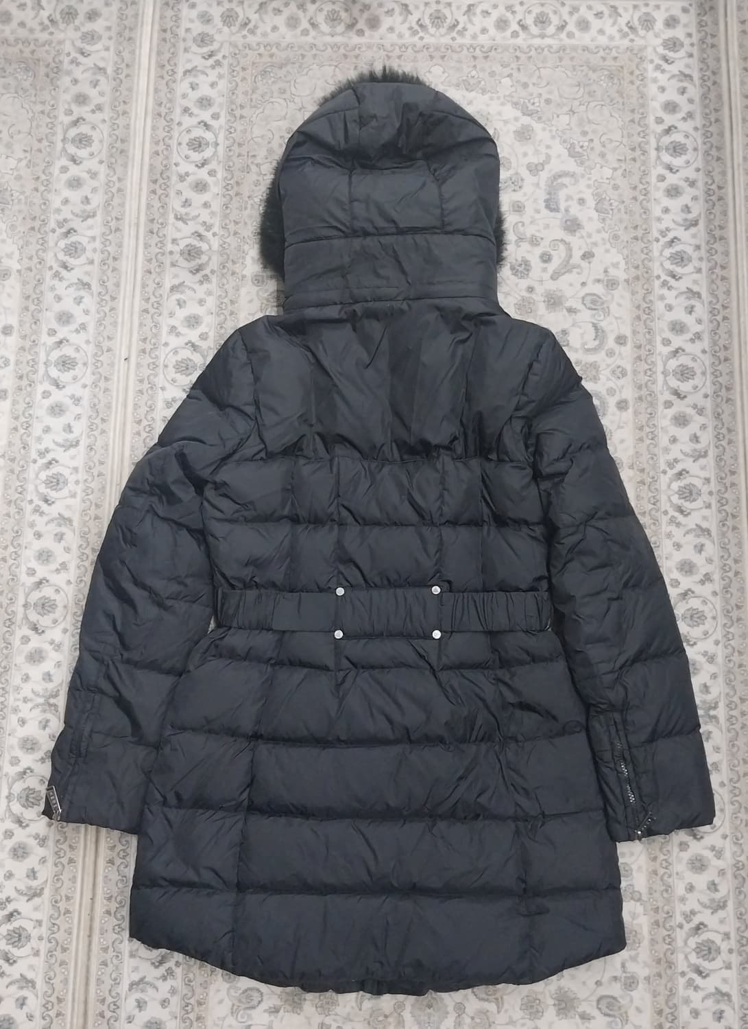 DKNY 블랙 퍼 후드 벨티드 패딩 상품이미지3