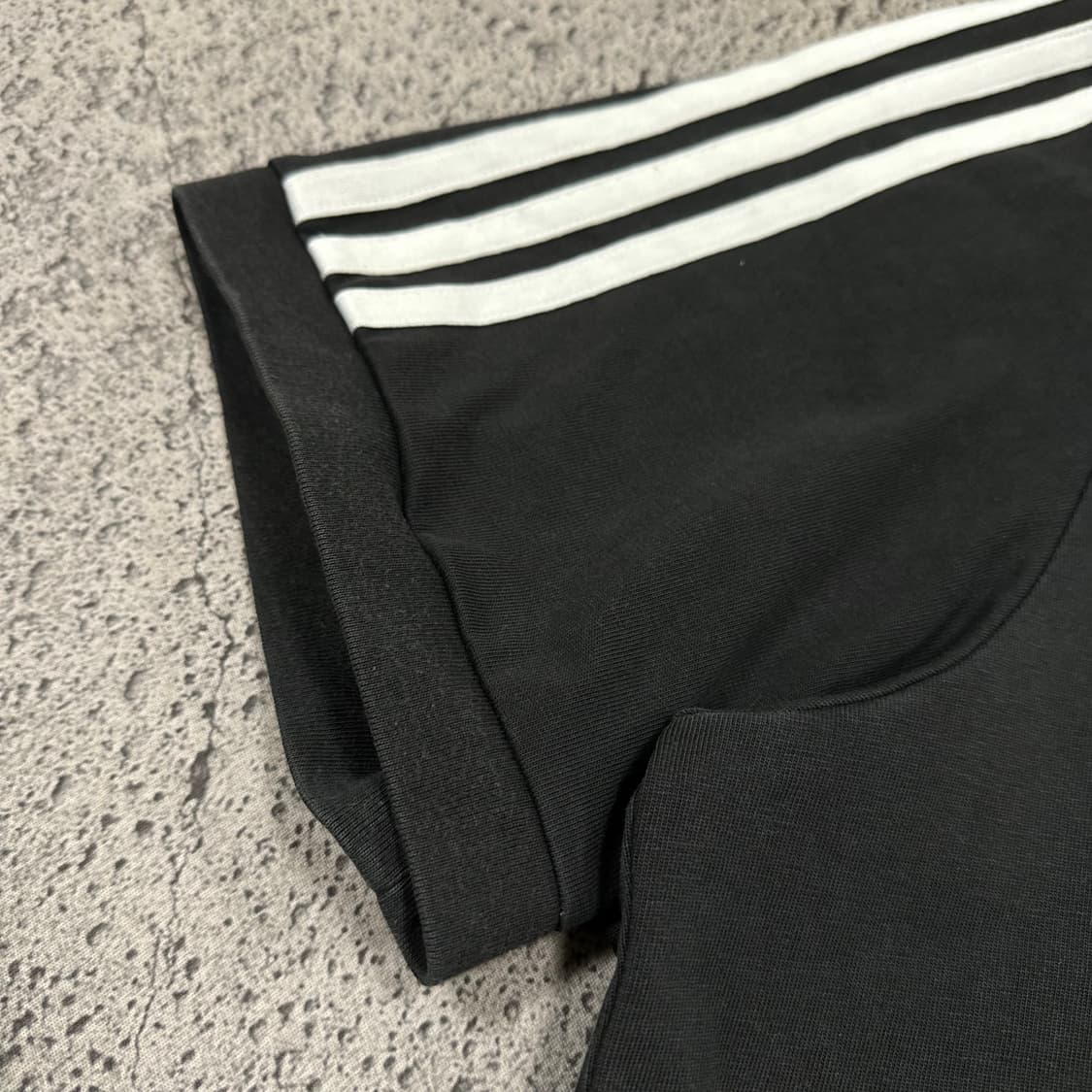 ✨ (바배) 아디다스 빅로고 블랙 반팔티  상품이미지7