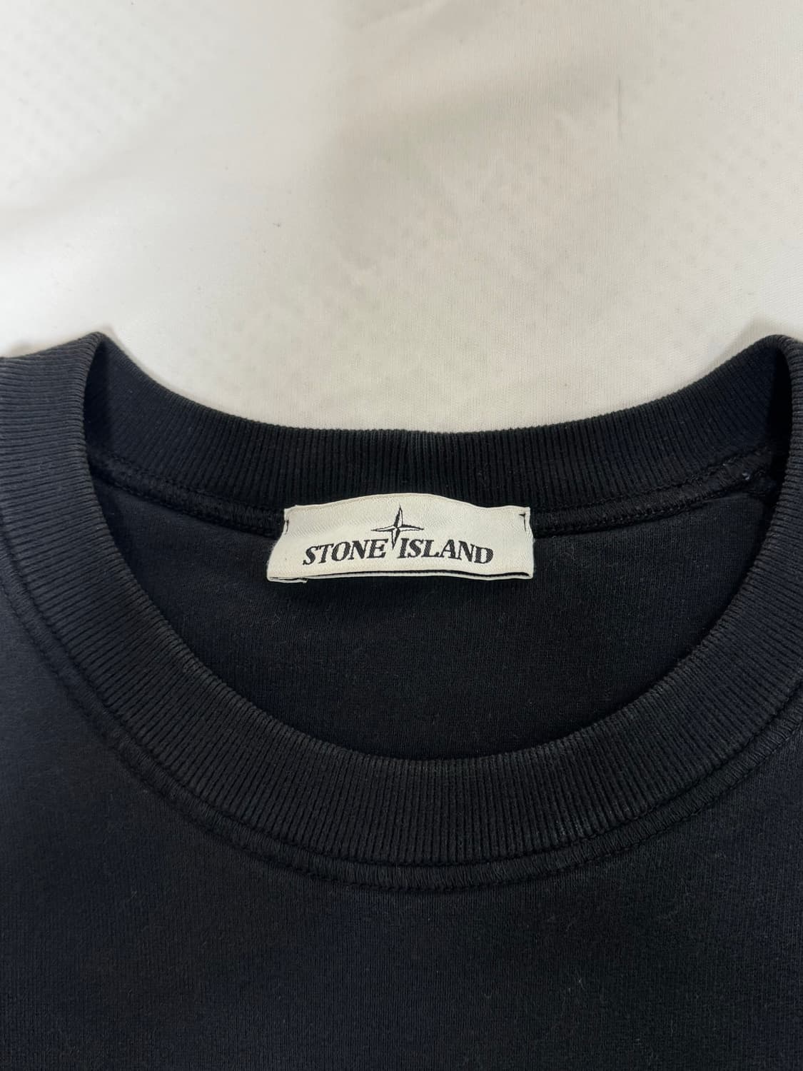 [L]21FW 스톤아일랜드 크루넥 블랙 맨투맨 상품이미지2