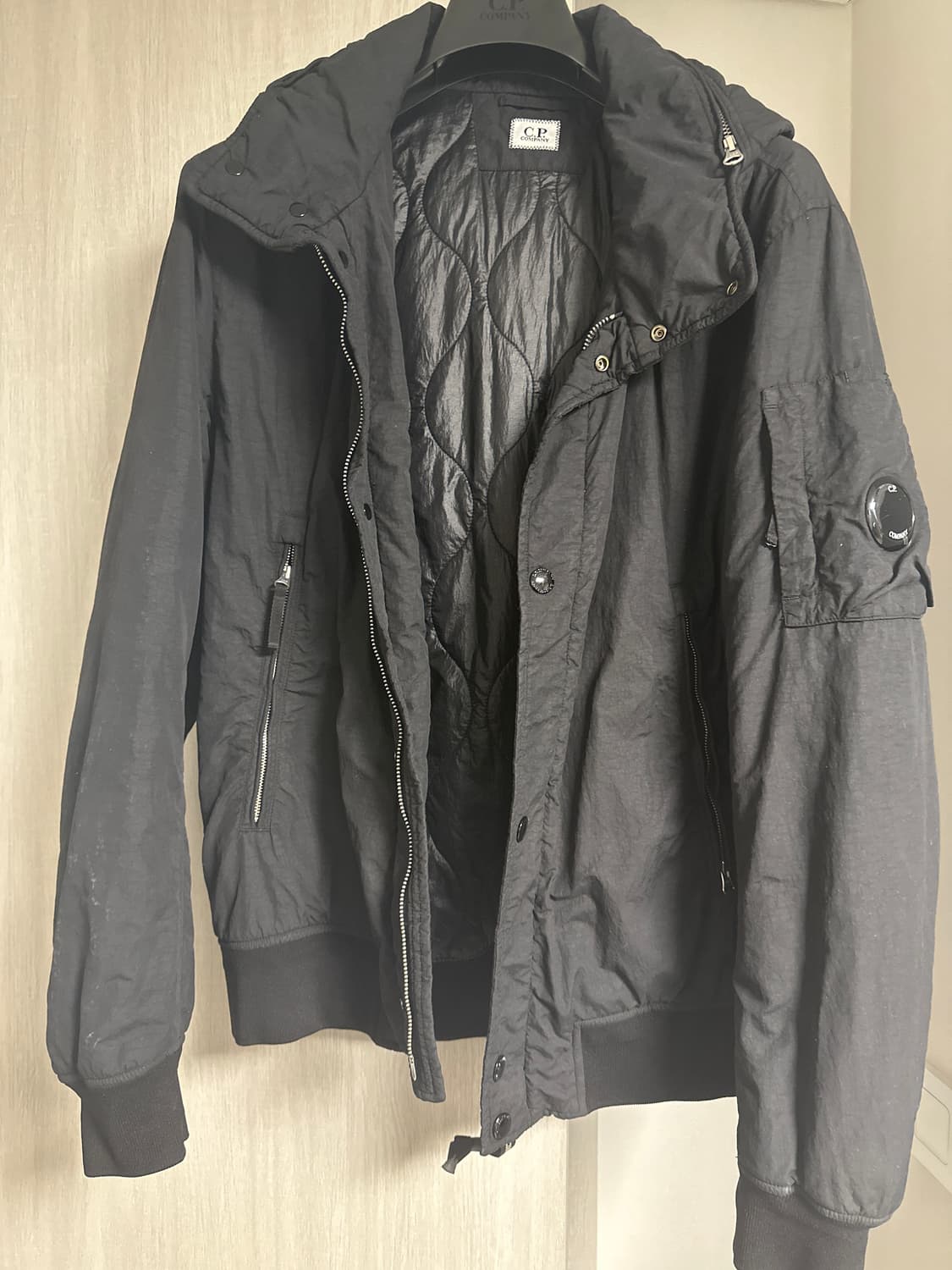 CP 컴퍼니 블랙 플랫나일론 점퍼 상품이미지1