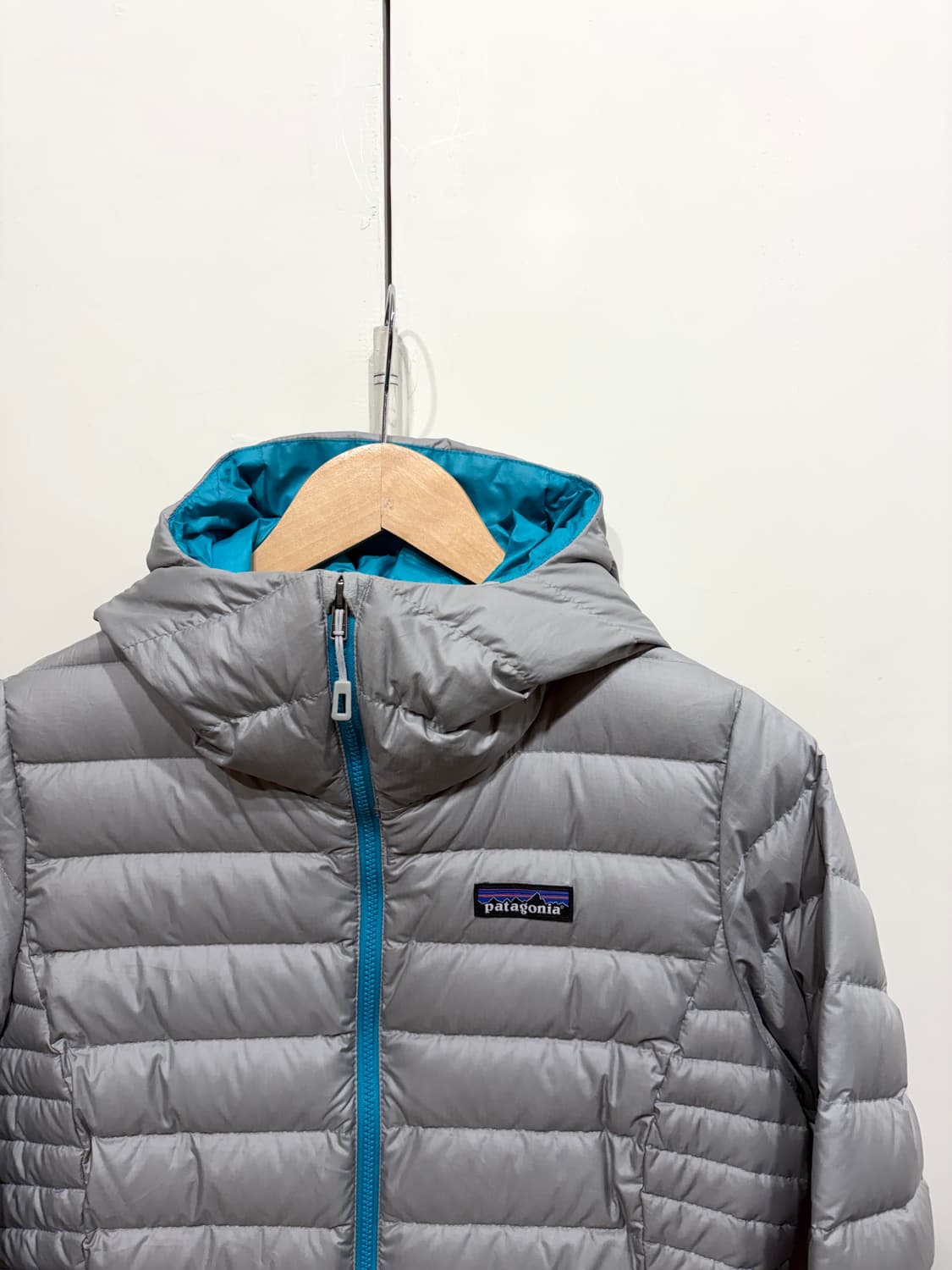 파타고니아 우먼즈 다운 스웨터 후디 자켓 상품이미지4