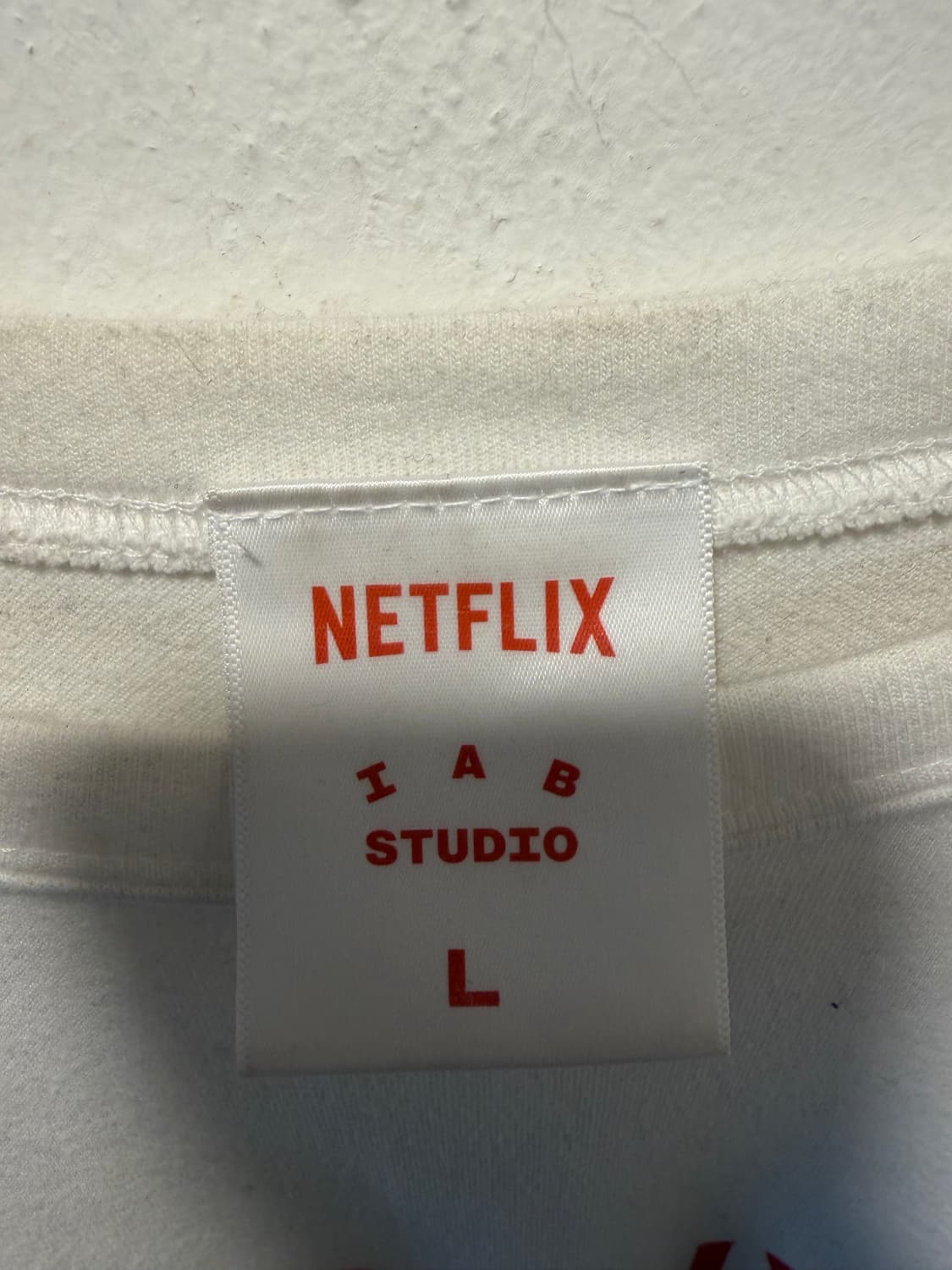 아이앱X넷플릭스 반팔티셔츠 상품이미지3