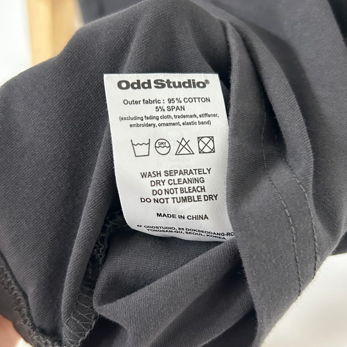 오드 스튜디오 콜라주 그래픽 크롭 티셔츠 차콜 상품이미지6