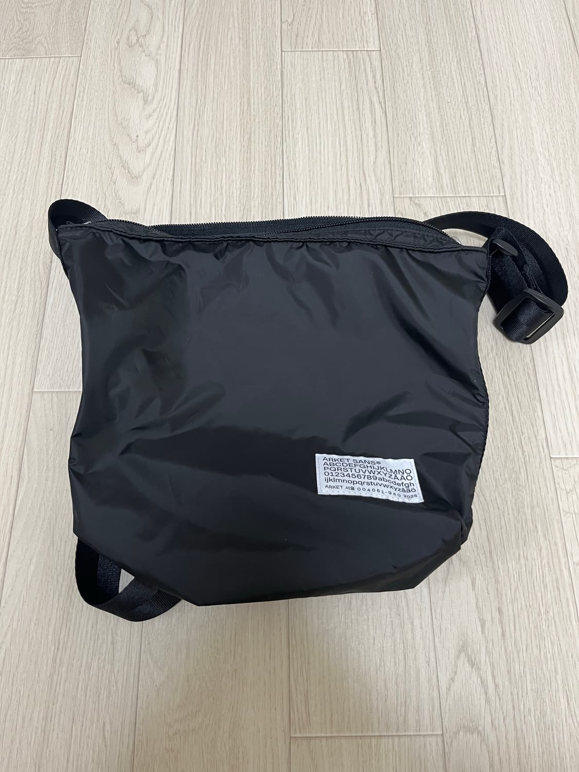 아르켓 메신저백 서울 팝업 상품이미지1
