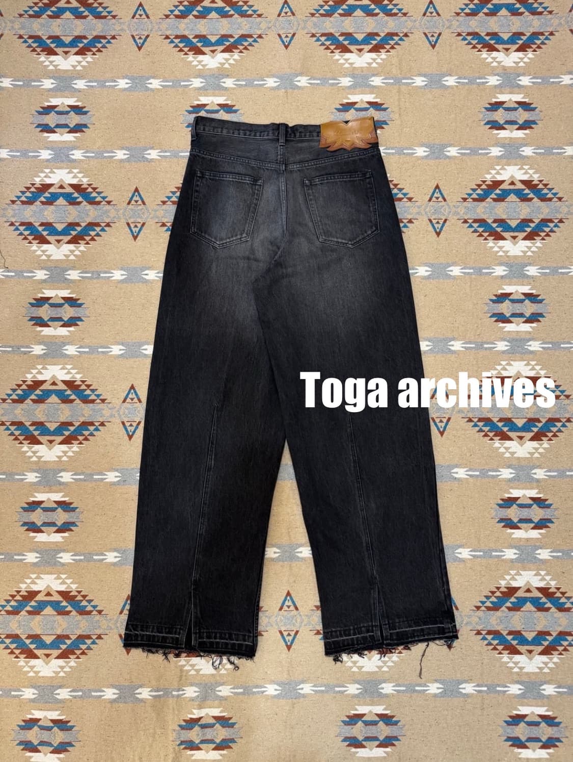 [L] 토가 아카이브 와이드 데님 팬츠 블랙 상품이미지1