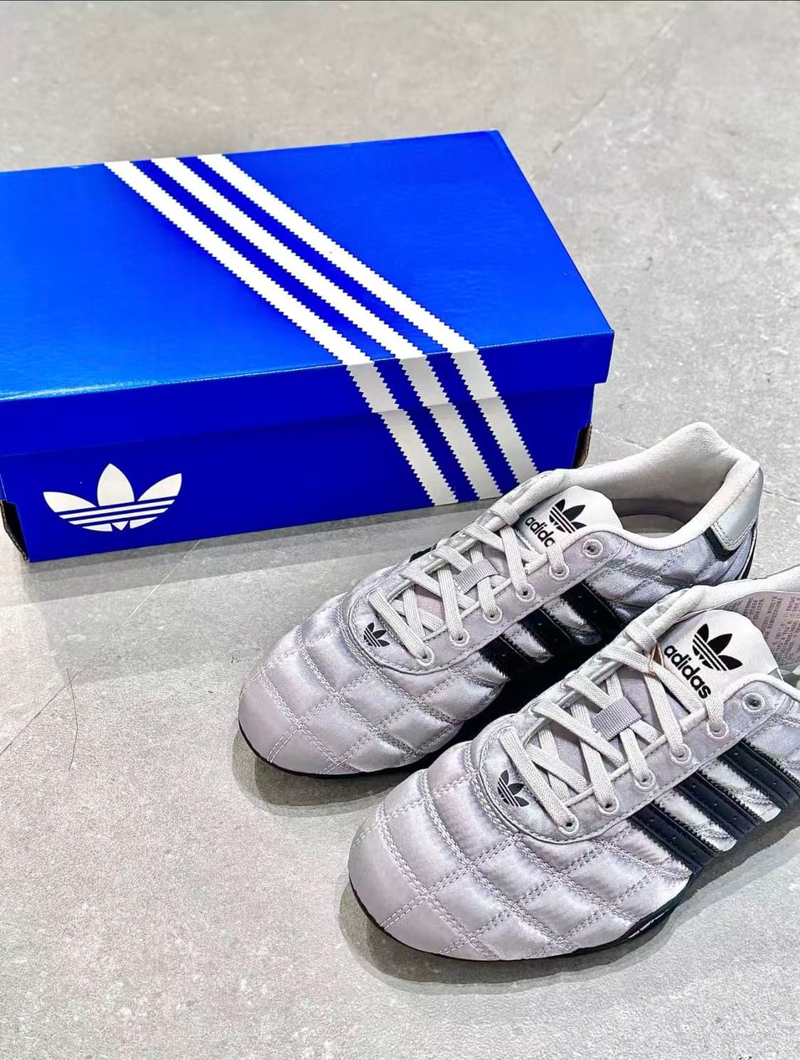 아디다스 오리지널스 아디레이서 로우 실버 메탈릭 코어 블랙 상품이미지1