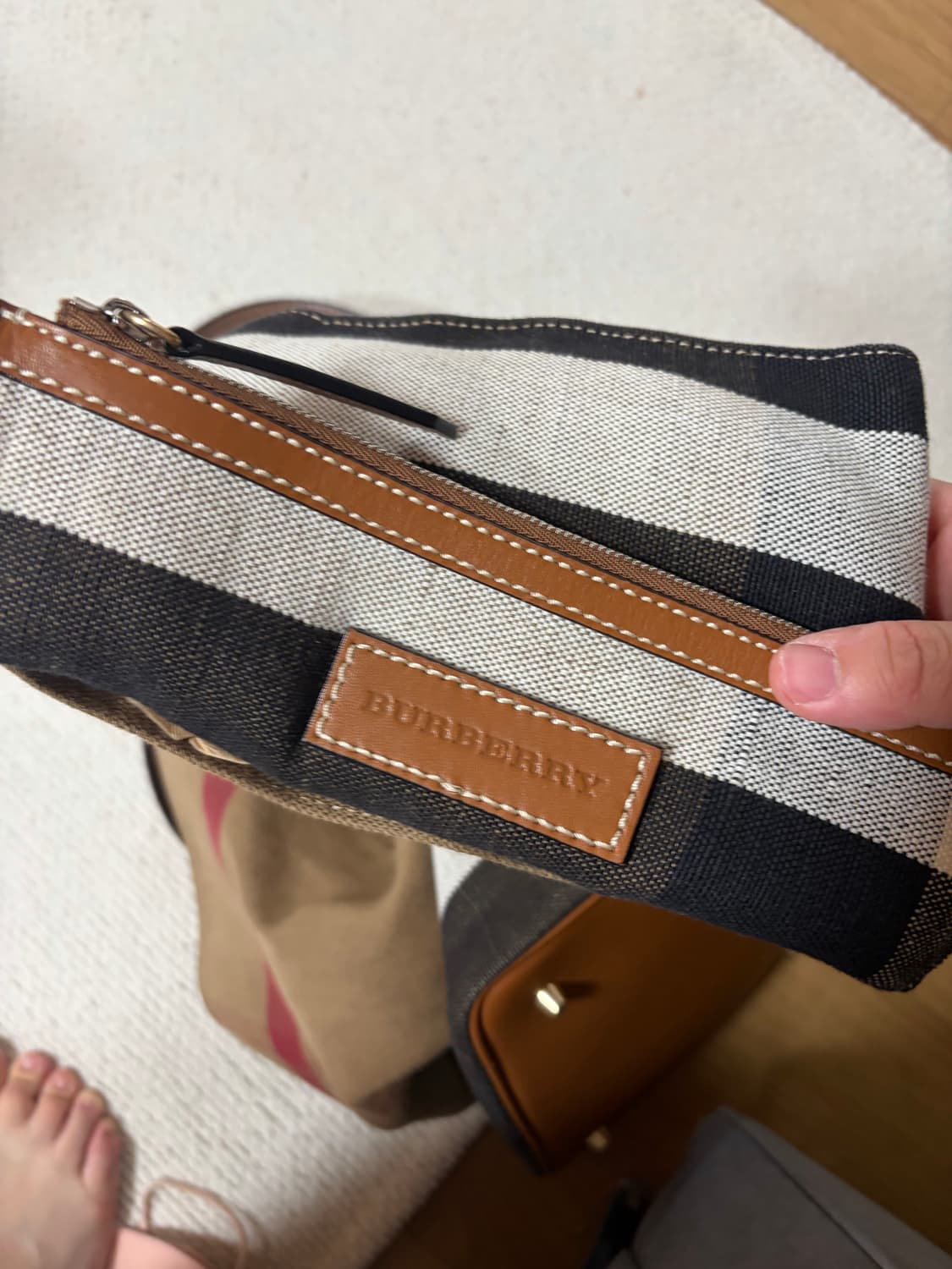 버버리 체크 호보백 상품이미지5